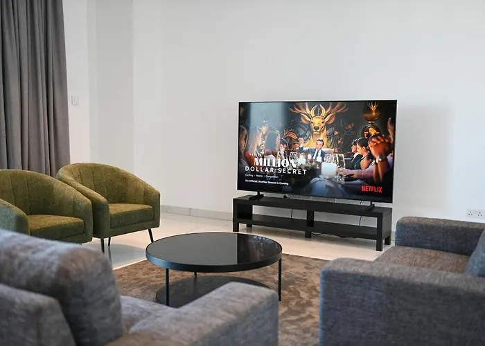 The 1 -nicosia Luxe Stay- Gym Pool 24h Concierge Apartmán Nikósie