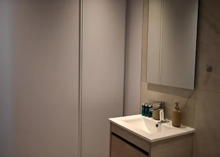 The 1 -nicosia Luxe Stay- Gym Pool 24h Concierge アパート